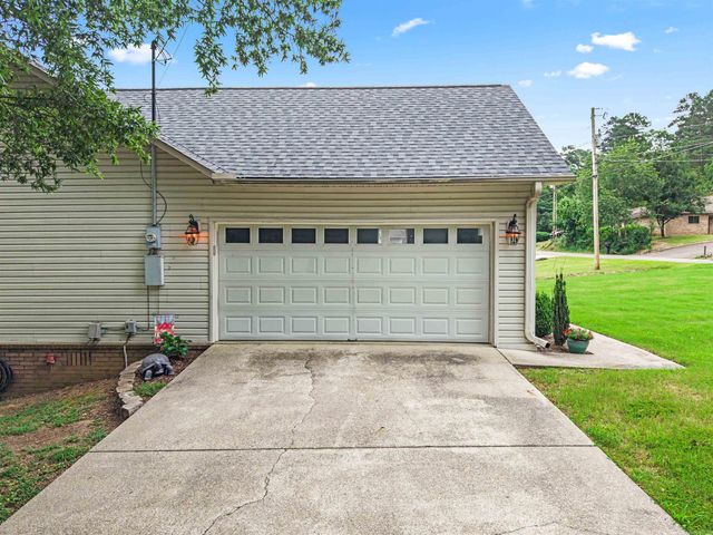 376 Grand Point Dr, Hot Springs, AR 71901