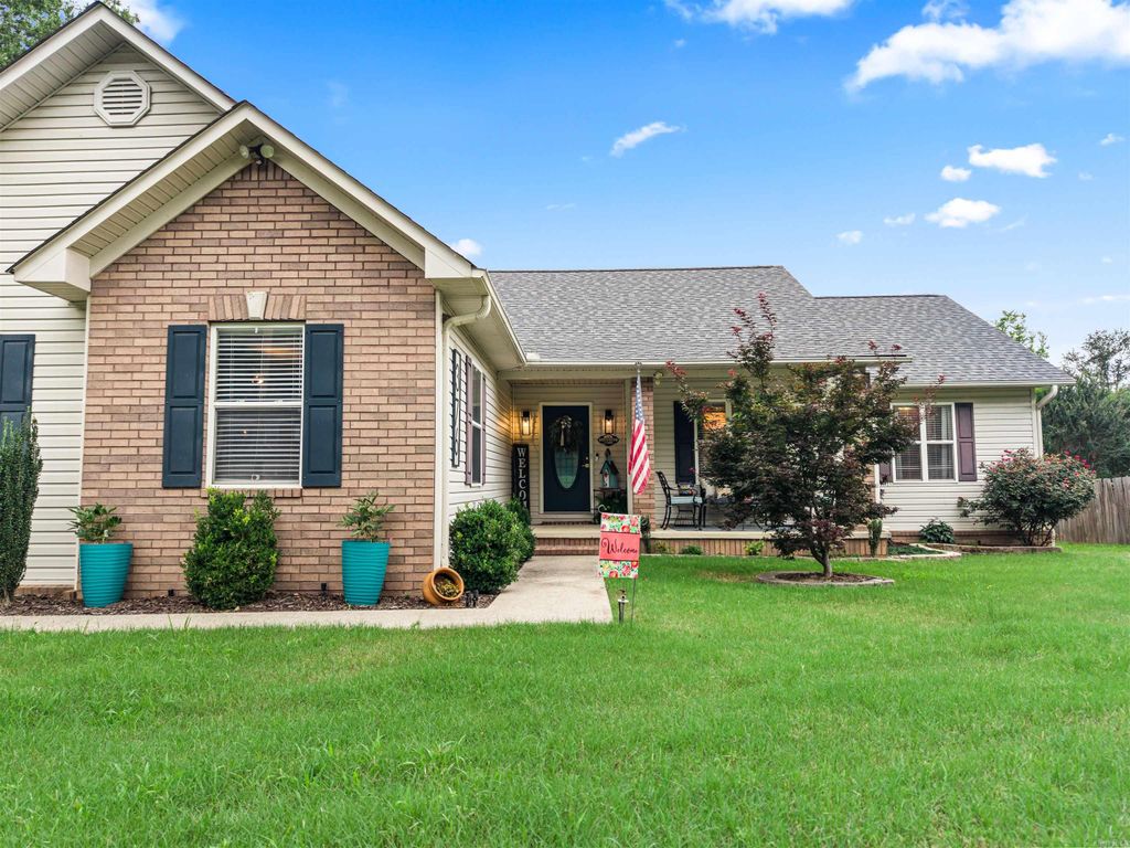 376 Grand Point Dr, Hot Springs, AR 71901
