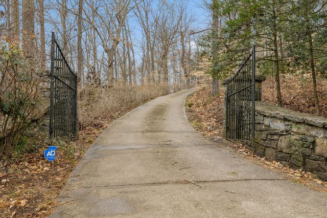 1010 Street Rd, Kingston Springs, TN 37082