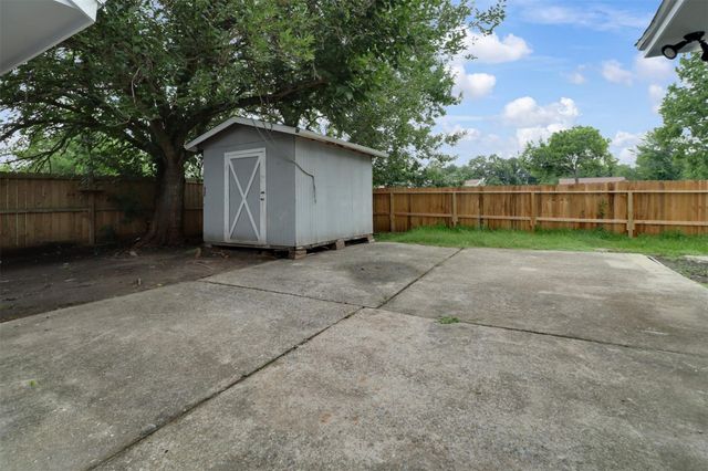 1606 W Humble Street, Baytown, TX 77520
