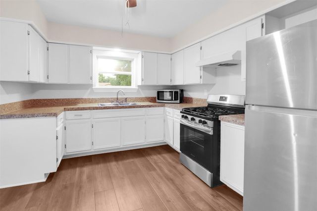 1606 W Humble Street, Baytown, TX 77520