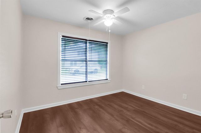 1606 W Humble Street, Baytown, TX 77520