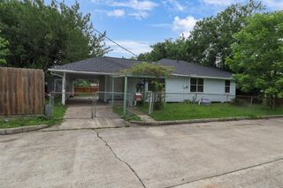 1606 W Humble Street, Baytown, TX 77520