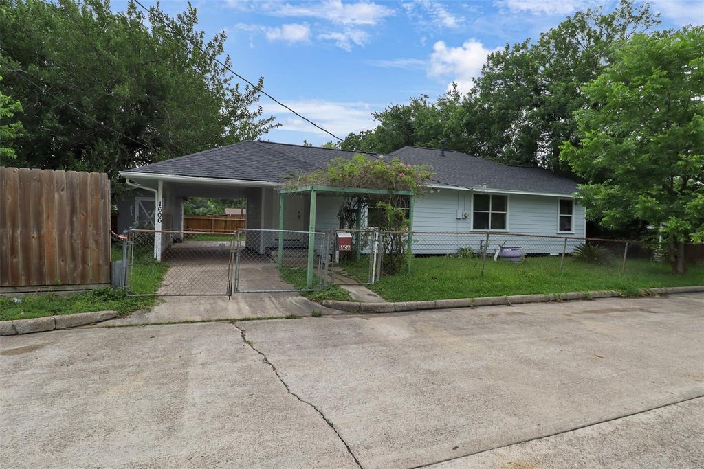 1606 W Humble Street, Baytown, TX 77520