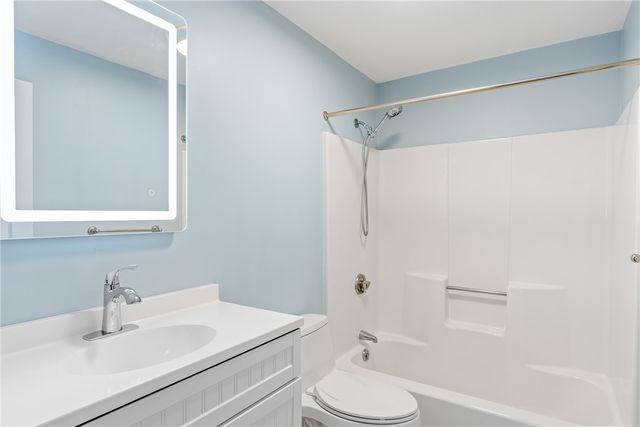 555 Diamond Hill Road 303, Woonsocket, RI 02895