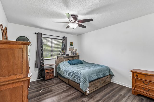 615 10th Avenue NW, Altoona, IA 50009