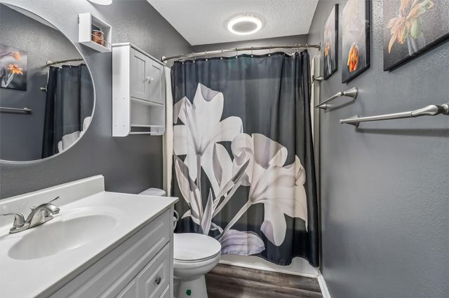 615 10th Avenue NW, Altoona, IA 50009