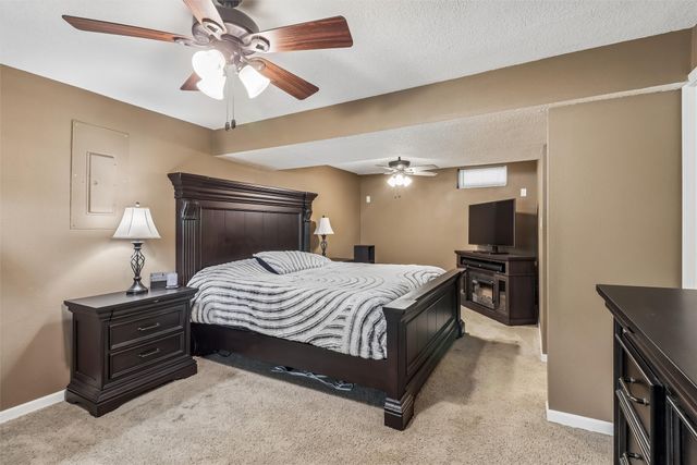 615 10th Avenue NW, Altoona, IA 50009