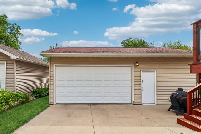 615 10th Avenue NW, Altoona, IA 50009