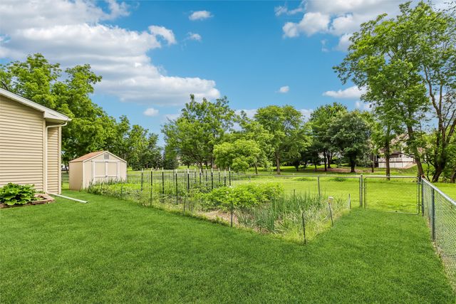 615 10th Avenue NW, Altoona, IA 50009