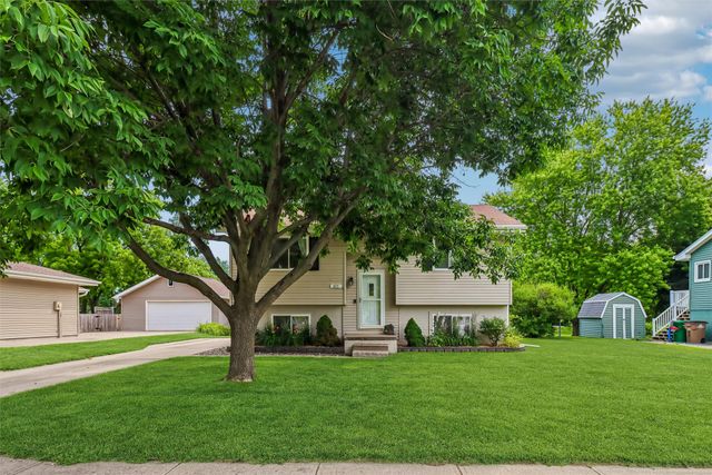 615 10th Avenue NW, Altoona, IA 50009