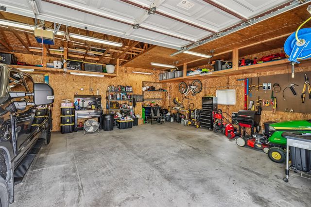 615 10th Avenue NW, Altoona, IA 50009