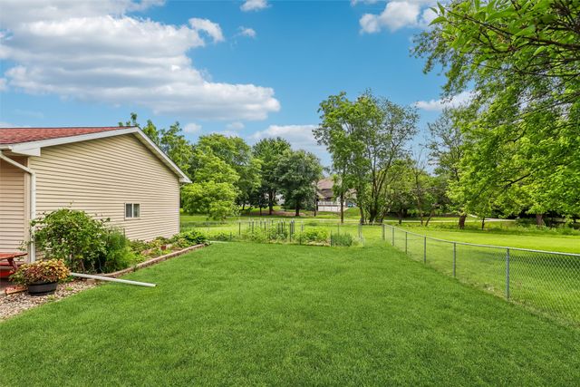 615 10th Avenue NW, Altoona, IA 50009