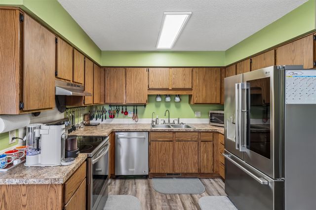 615 10th Avenue NW, Altoona, IA 50009