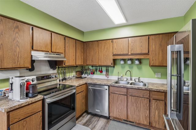 615 10th Avenue NW, Altoona, IA 50009