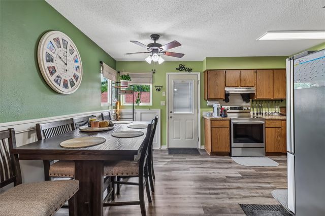 615 10th Avenue NW, Altoona, IA 50009