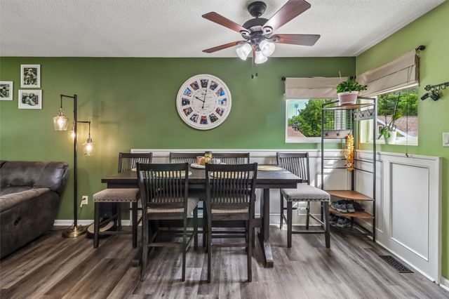 615 10th Avenue NW, Altoona, IA 50009