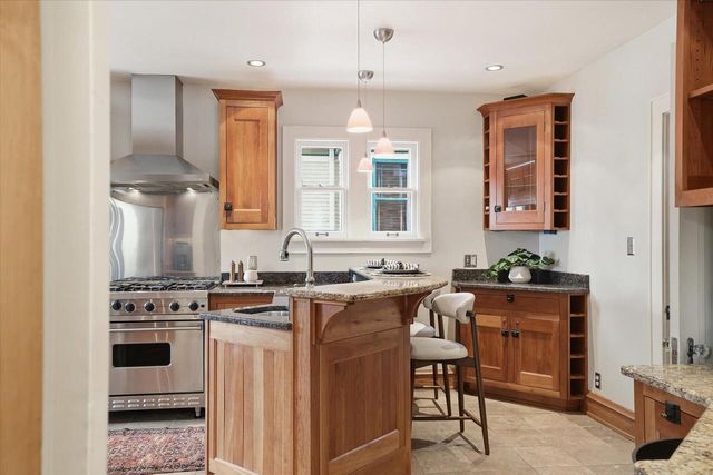 4101 N Morris BOULEVARD, Shorewood, WI 53211