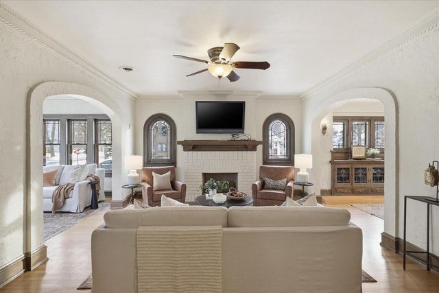 4101 N Morris BOULEVARD, Shorewood, WI 53211