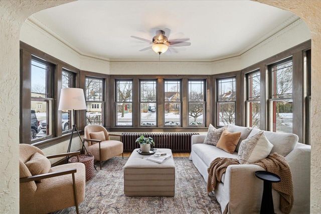 4101 N Morris BOULEVARD, Shorewood, WI 53211