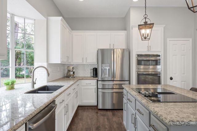 31 E Amberglow Circle, The Woodlands, TX 77381