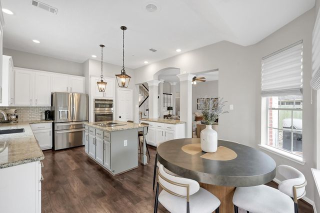 31 E Amberglow Circle, The Woodlands, TX 77381