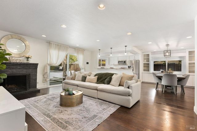 678 Claremont Dr, Vacaville, CA 95687