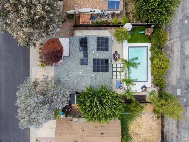 678 Claremont Dr, Vacaville, CA 95687