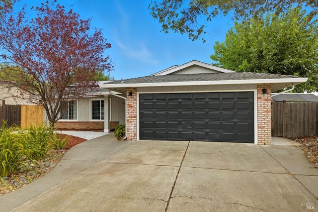 678 Claremont Dr, Vacaville, CA 95687