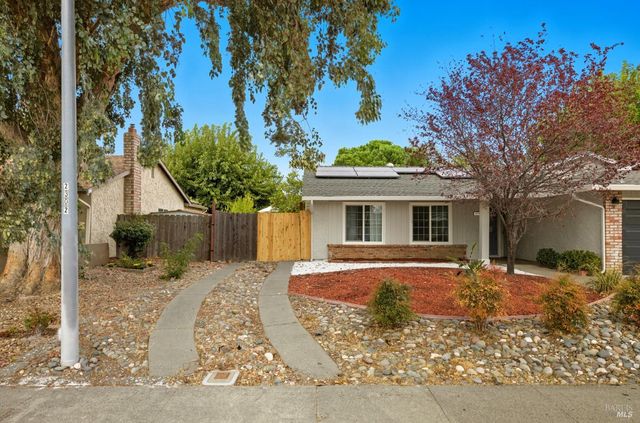 678 Claremont Dr, Vacaville, CA 95687