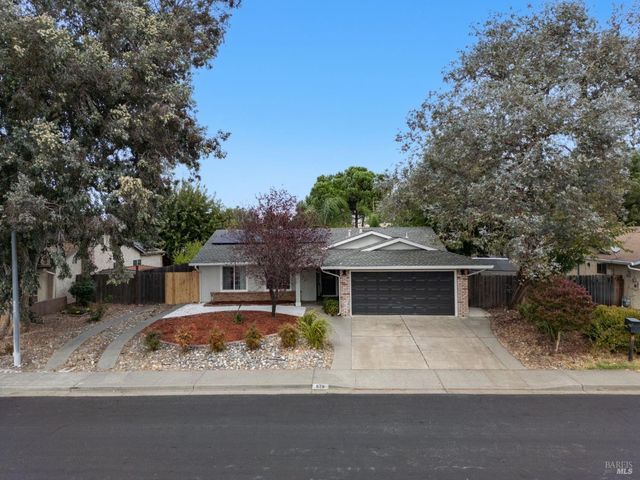 678 Claremont Dr, Vacaville, CA 95687