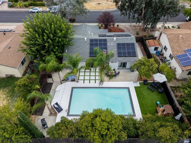 678 Claremont Dr, Vacaville, CA 95687