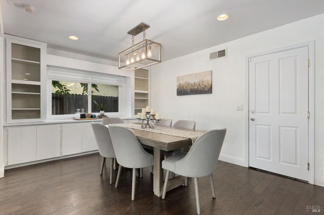 678 Claremont Dr, Vacaville, CA 95687