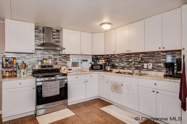 1118 LAKE PL, Cheyenne, WY 82007