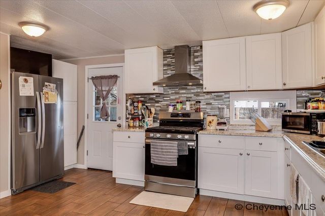 1118 LAKE PL, Cheyenne, WY 82007