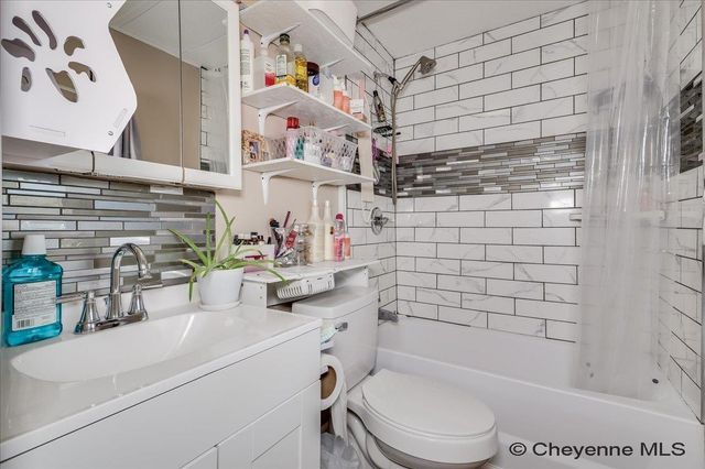 1118 LAKE PL, Cheyenne, WY 82007