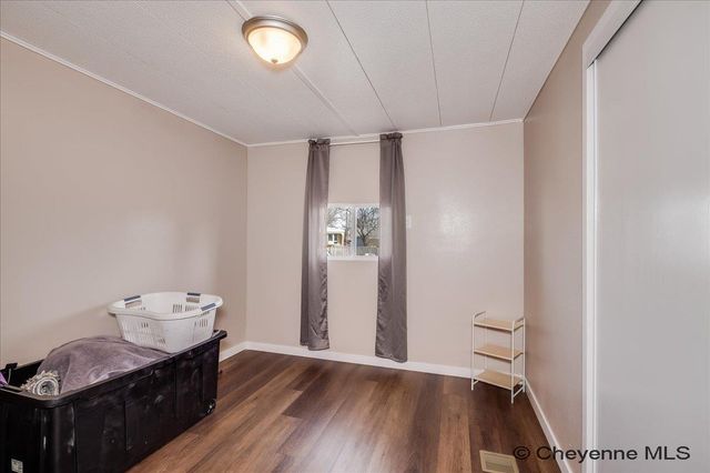 1118 LAKE PL, Cheyenne, WY 82007