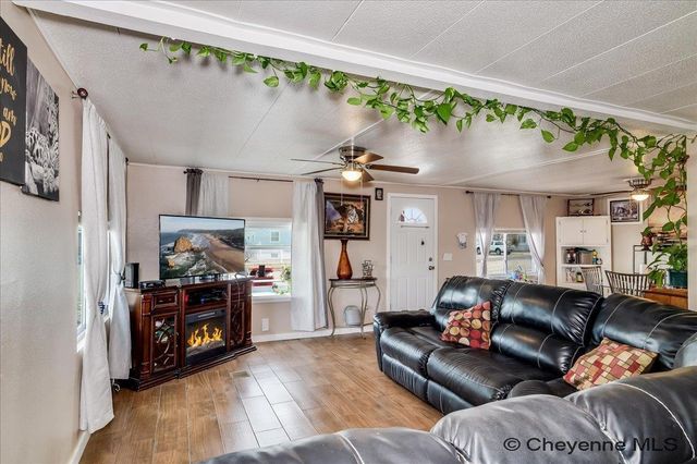 1118 LAKE PL, Cheyenne, WY 82007