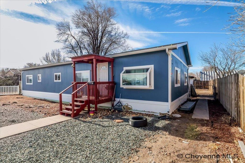 1118 LAKE PL, Cheyenne, WY 82007
