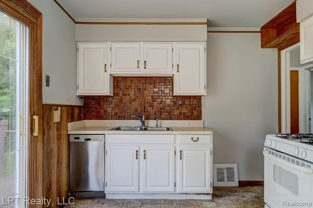 23038 Violet Street, Farmington, MI 48336