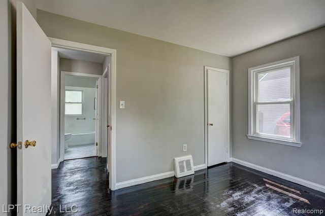 23038 Violet Street, Farmington, MI 48336