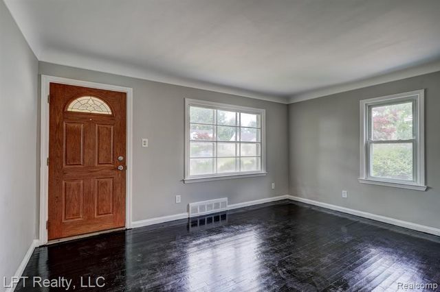 23038 Violet Street, Farmington, MI 48336