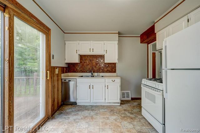 23038 Violet Street, Farmington, MI 48336