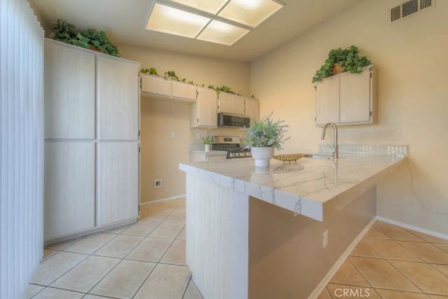 10842 Wakefield East, Adelanto, CA 92301