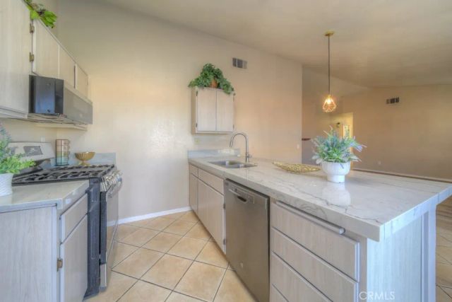 10842 Wakefield East, Adelanto, CA 92301