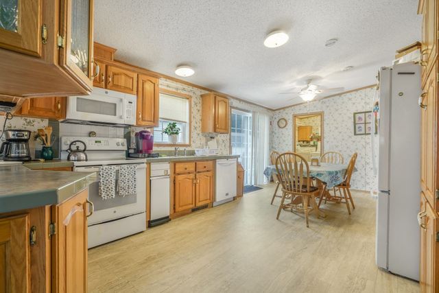 4 Nightingale Lane, Tiverton, RI 02878
