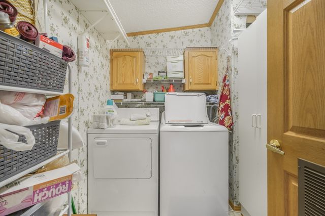 4 Nightingale Lane, Tiverton, RI 02878