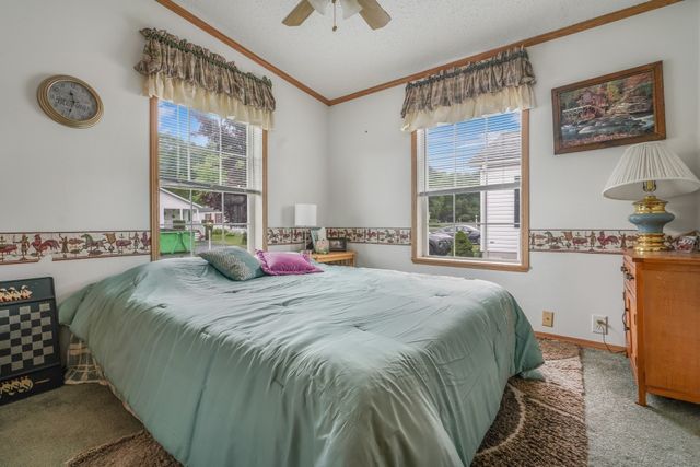 4 Nightingale Lane, Tiverton, RI 02878