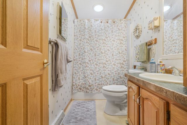 4 Nightingale Lane, Tiverton, RI 02878