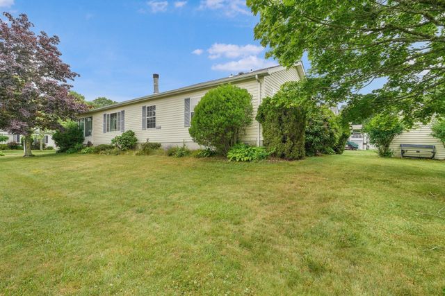 4 Nightingale Lane, Tiverton, RI 02878